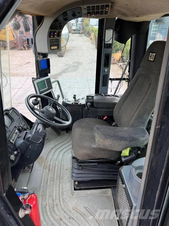 CAT 966H Kolesni nakladalci