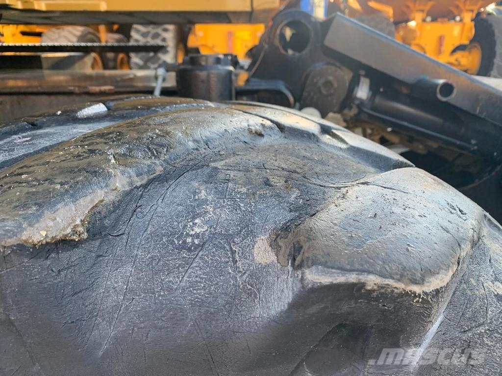 CAT M315F . Pyöräkaivukoneet