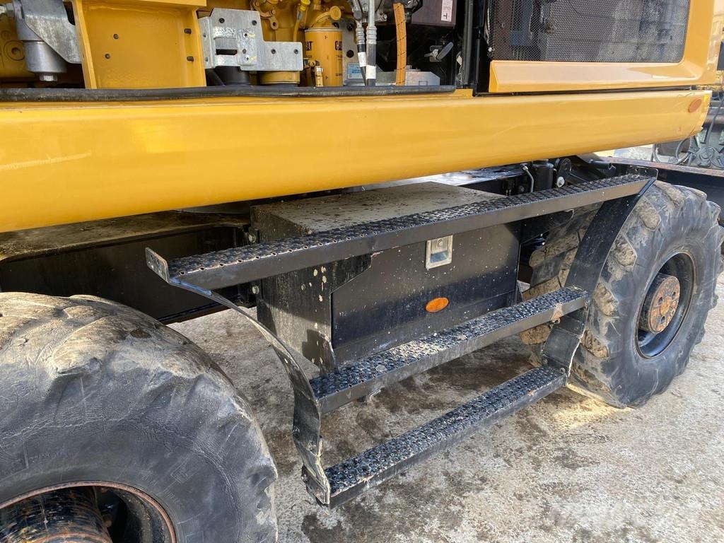 CAT M315F . Pyöräkaivukoneet