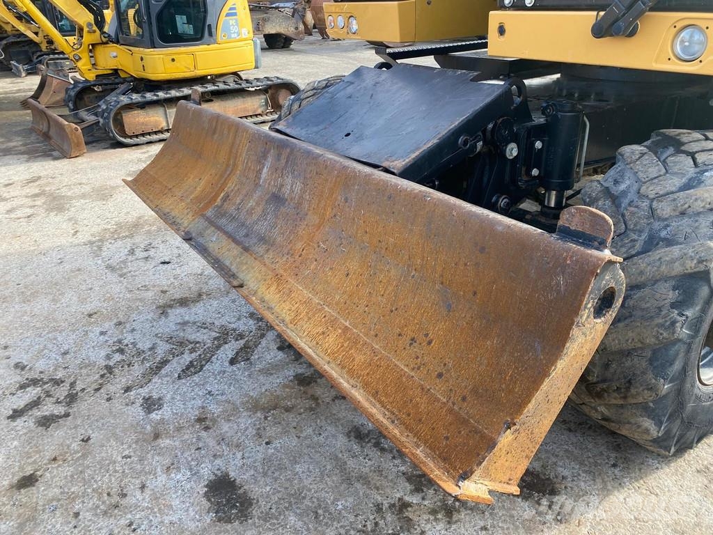 CAT M315F . Pyöräkaivukoneet