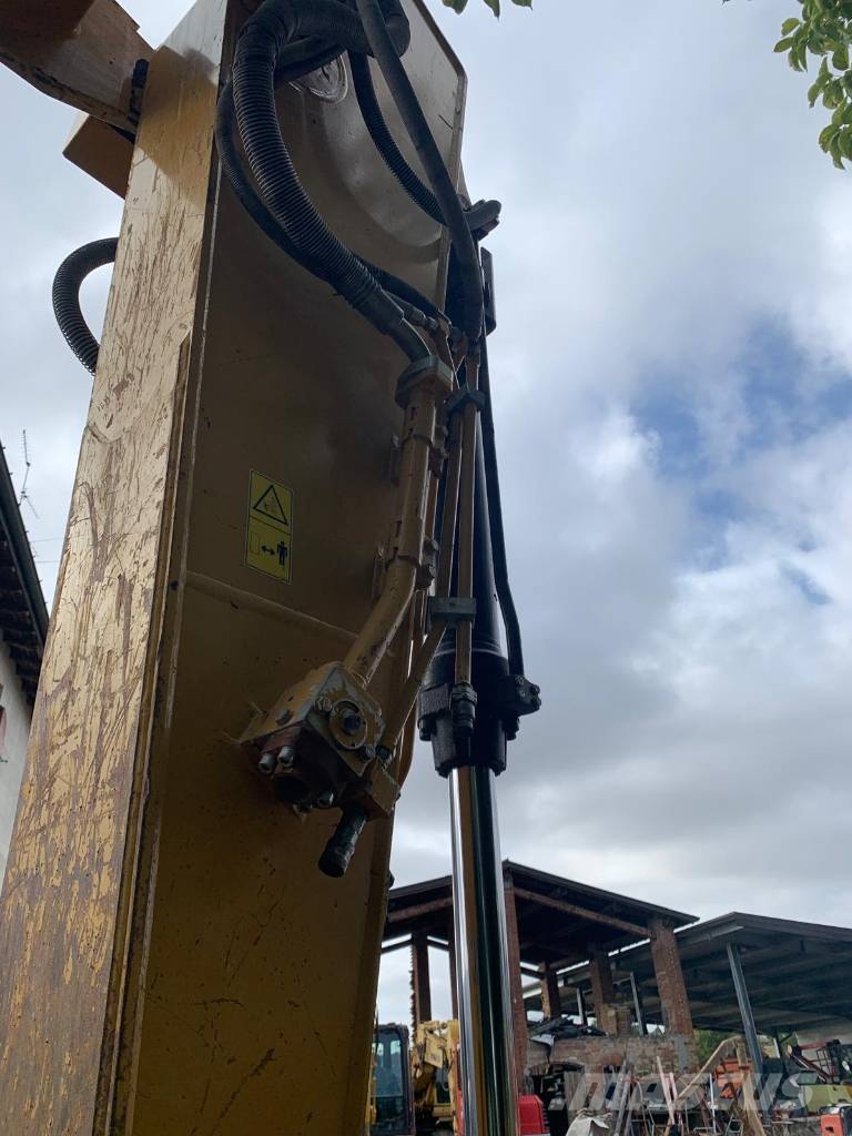 CAT 323 E-LN Paletli ekskavatörler