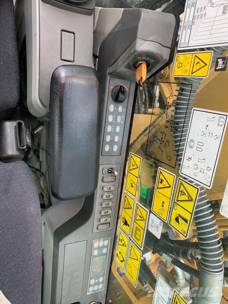 CAT 323 E-LN Paletli ekskavatörler