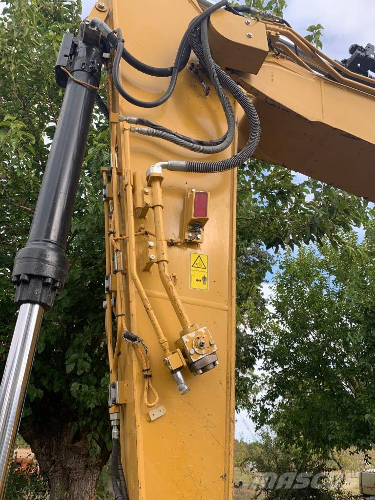 CAT 323 E-LN Paletli ekskavatörler