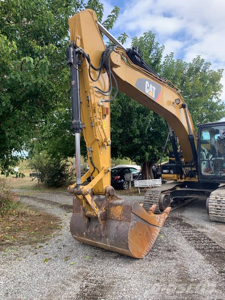 CAT 323 E-LN Paletli ekskavatörler