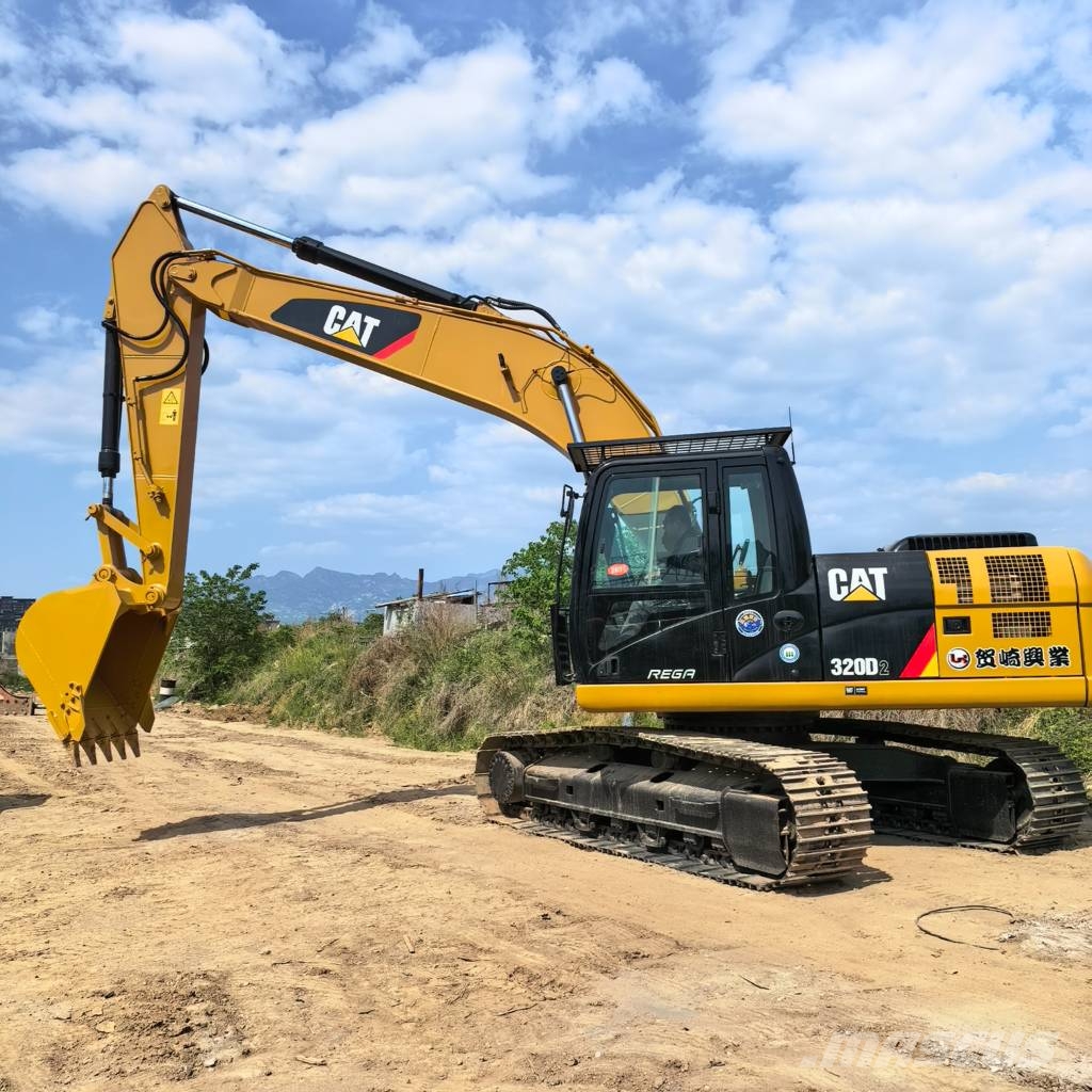CAT 320D2 中型挖掘机