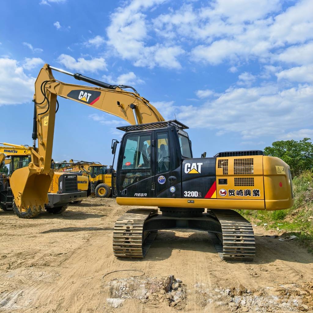 CAT 320D2 中型挖掘机