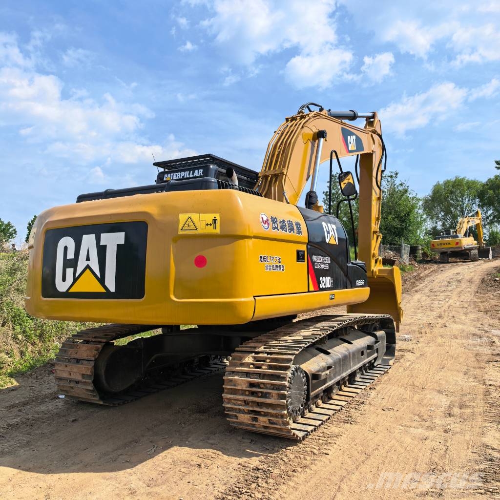 CAT 320D2 中型挖掘机