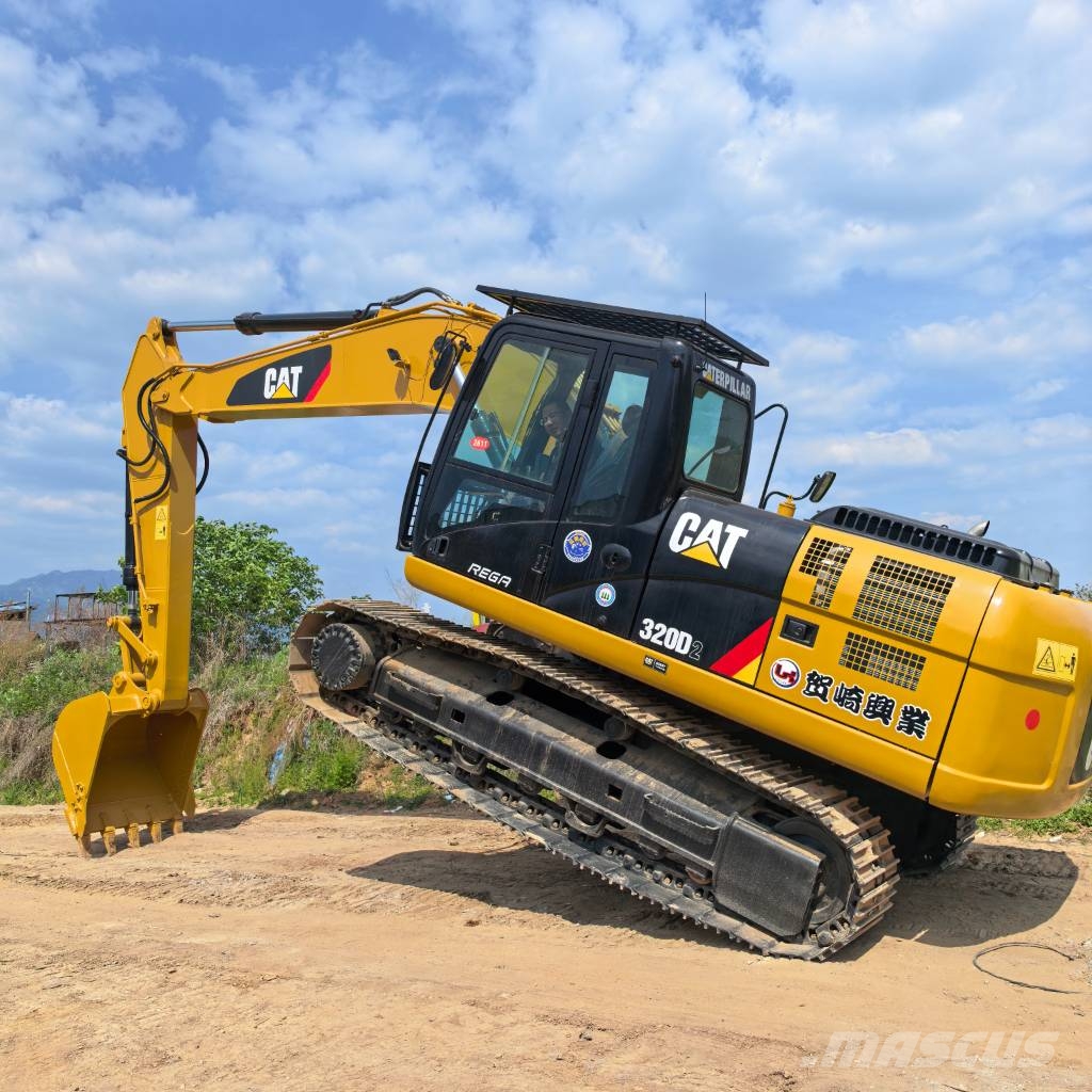 CAT 320D2 中型挖掘机