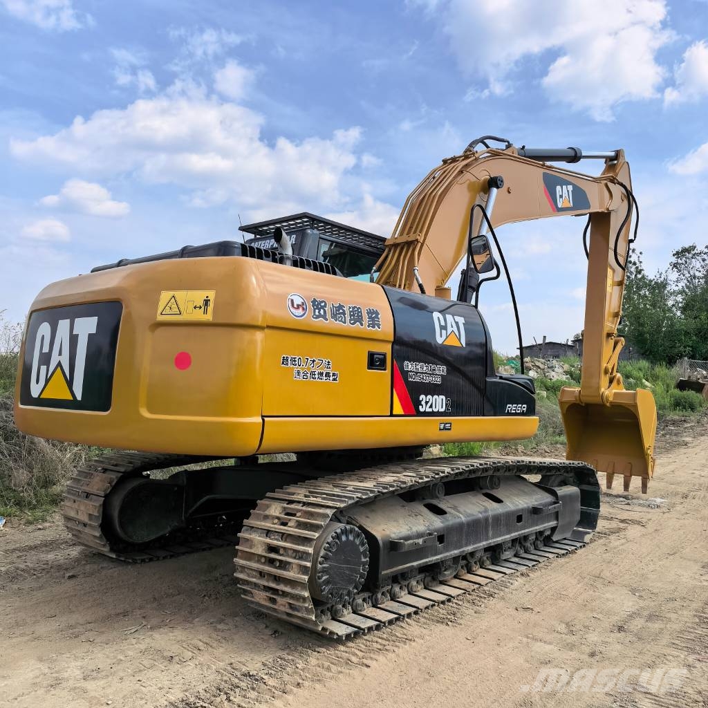 CAT 320D2 中型挖掘机