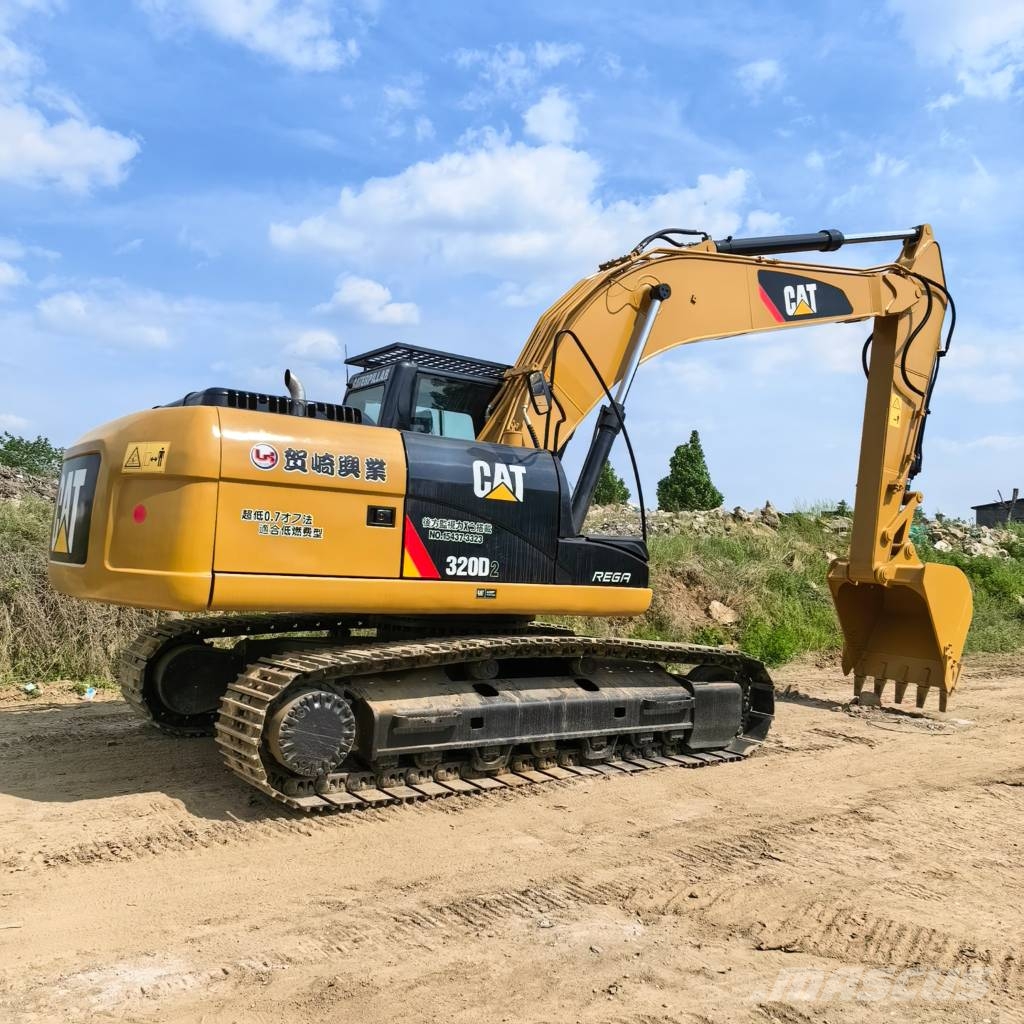 CAT 320D2 中型挖掘机