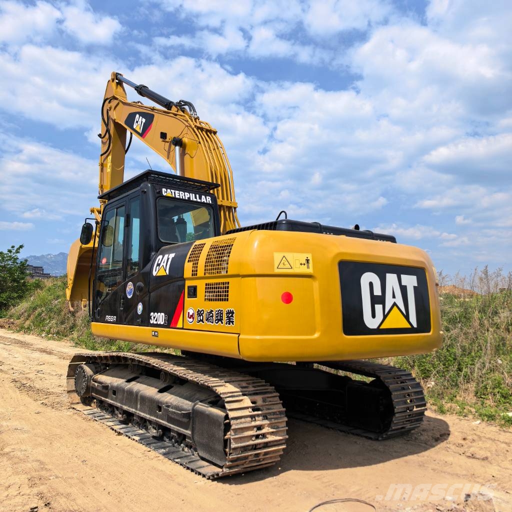 CAT 320D2 中型挖掘机