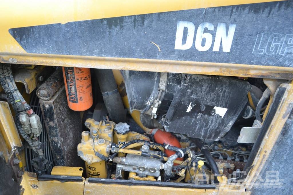 CAT D 6 N Гусеничні бульдозери