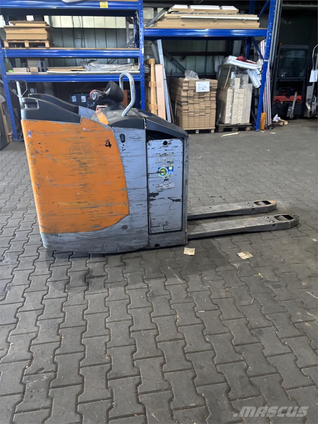 Still EXU-S22 Käyden ajettavat pinoamistrukit