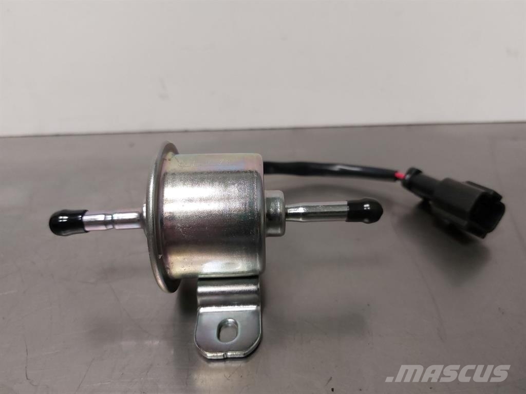 Yanmar V80-129612-52100-12V-Fuel pump/Kraftstoffpumpe Motorer
