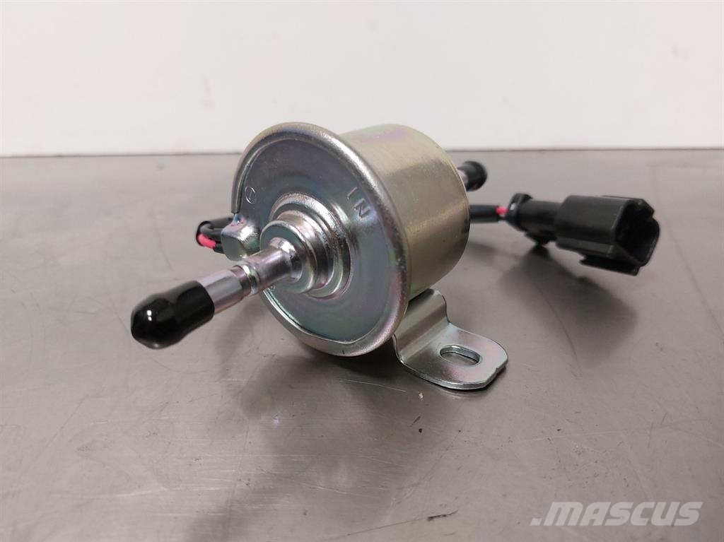 Yanmar V80-129612-52100-12V-Fuel pump/Kraftstoffpumpe Motorer