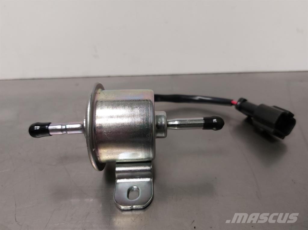 Yanmar V80-129612-52100-12V-Fuel pump/Kraftstoffpumpe Motoren