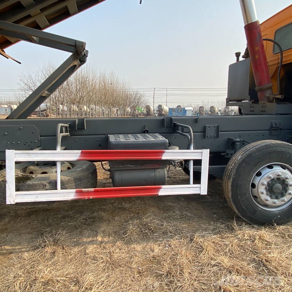 Howo 375 8x4 Camion ribaltabili