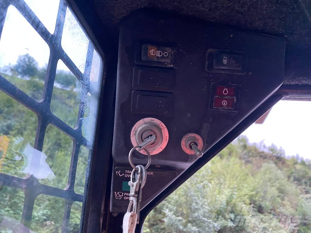 Bobcat 751 スキッドステアローダー