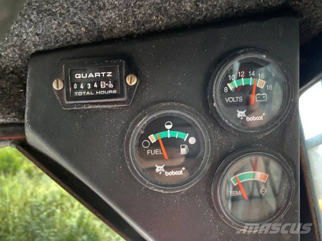 Bobcat 751 スキッドステアローダー