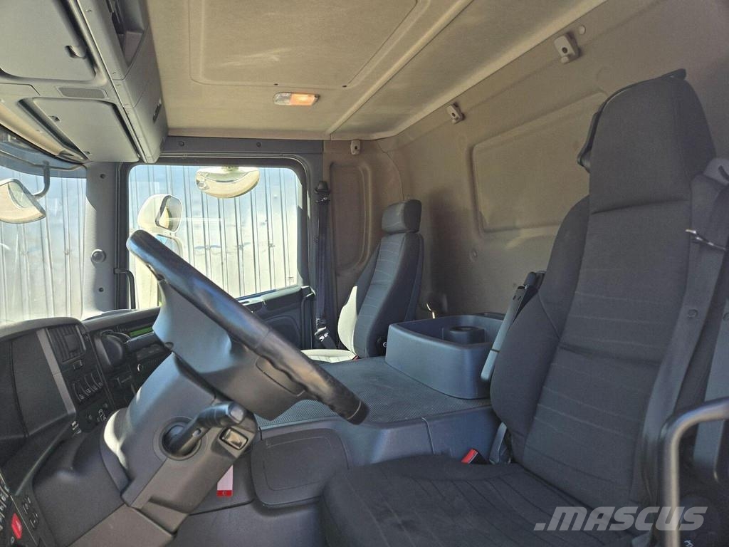 Scania P360 DB6x2*4HNB Camiones con caja de remolque