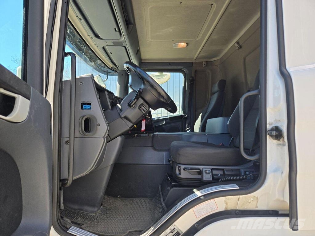 Scania P360 DB6x2*4HNB Camiones con caja de remolque
