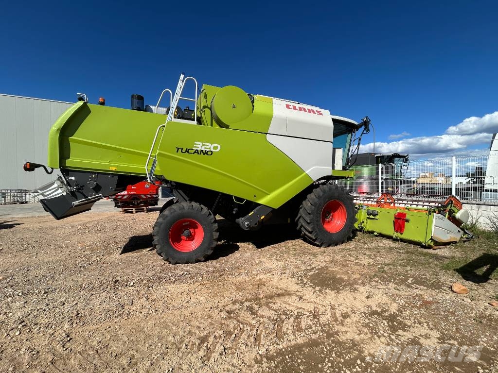 CLAAS Tucano 320 Sklízecí mlátičky