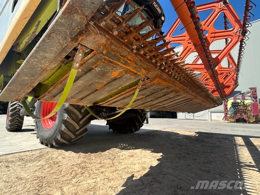 CLAAS Tucano 320 Sklízecí mlátičky