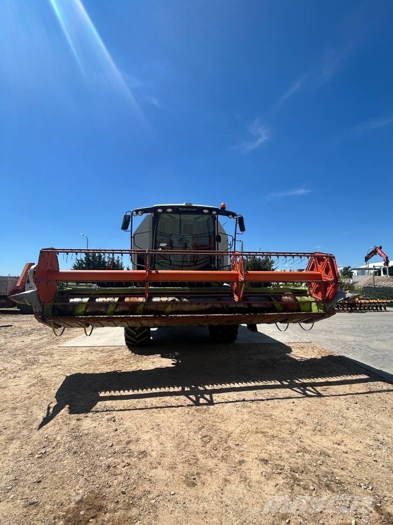 CLAAS Tucano 320 Sklízecí mlátičky
