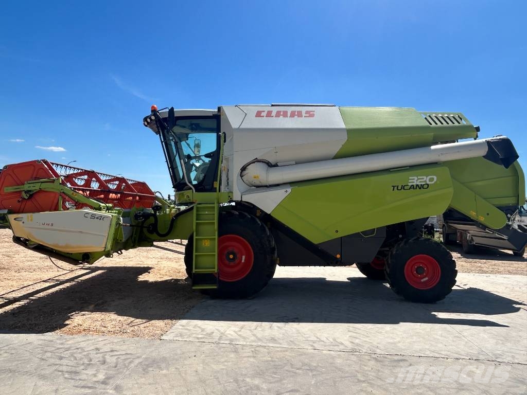 CLAAS Tucano 320 Sklízecí mlátičky