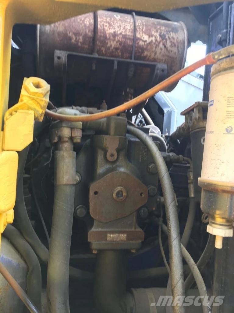 Komatsu PC 128 US 中型挖掘机
