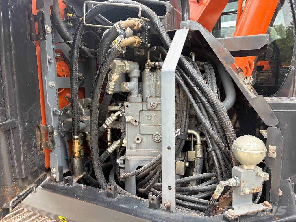 Hitachi ZX 135 US-6 Lánctalpas kotrók