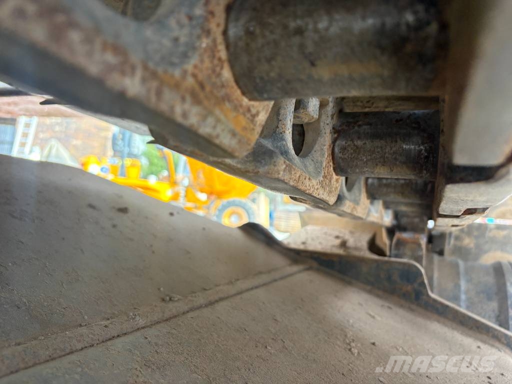 Hitachi ZX 135 US-6 Lánctalpas kotrók
