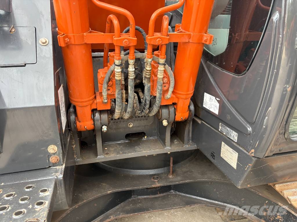 Hitachi ZX 135 US-6 Lánctalpas kotrók