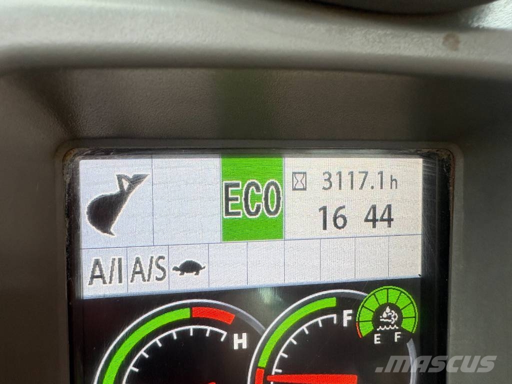 Hitachi ZX 135 US-6 Lánctalpas kotrók