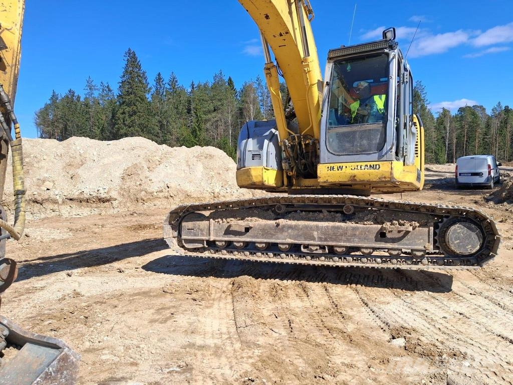 New Holland E235BSR-2 Rupsgraafmachines