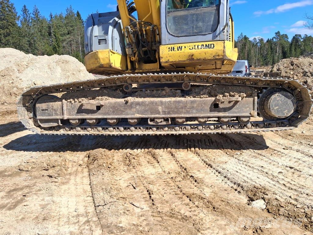 New Holland E235BSR-2 Rupsgraafmachines