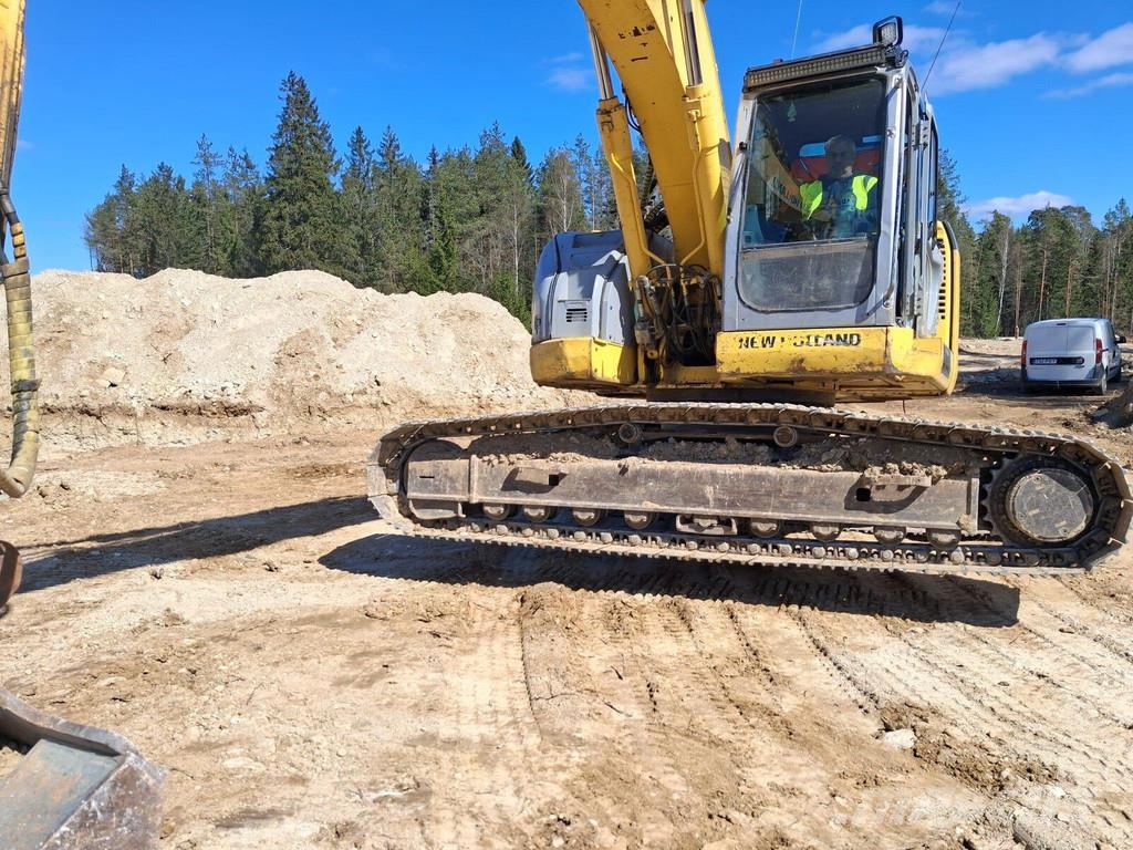New Holland E235BSR-2 Rupsgraafmachines