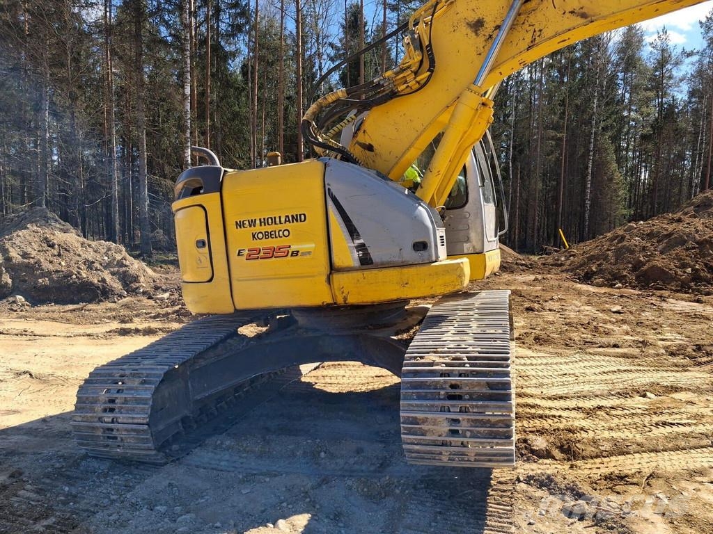 New Holland E235BSR-2 Rupsgraafmachines