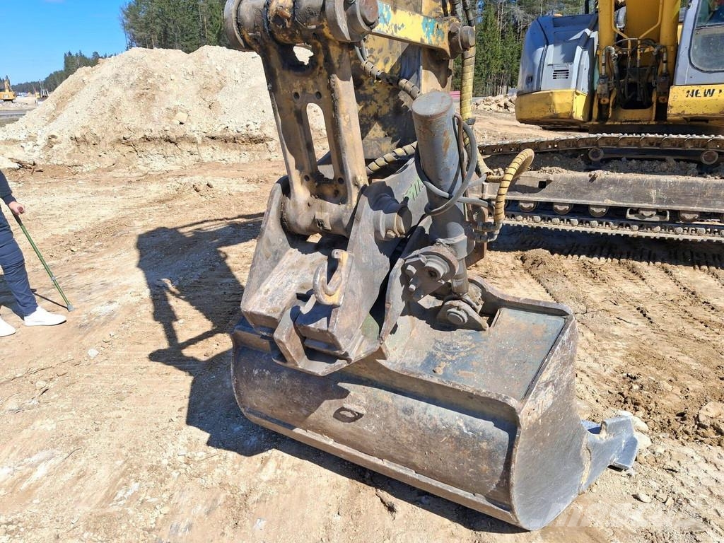 New Holland E235BSR-2 Rupsgraafmachines