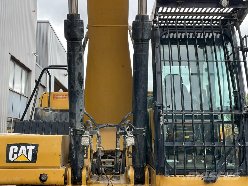CAT 330 07A حفارات زحافة