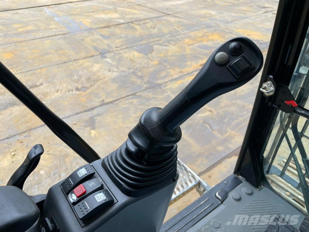 CAT 330 07A حفارات زحافة