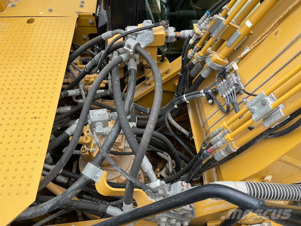 CAT 330 07A حفارات زحافة