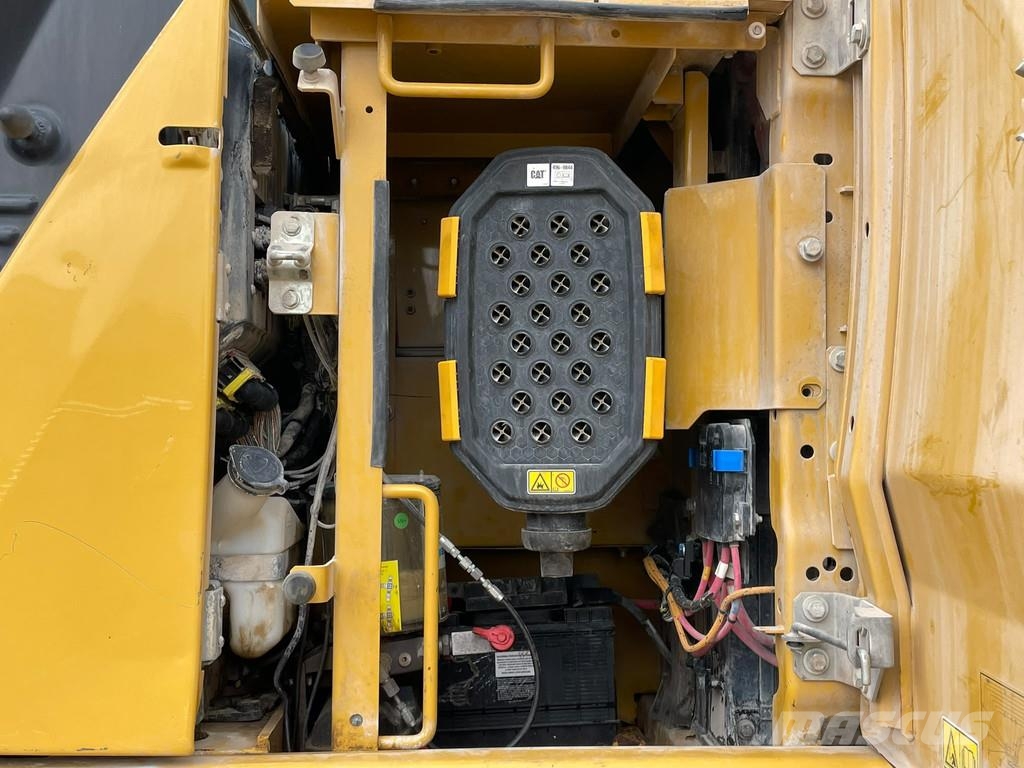 CAT 330 07A حفارات زحافة
