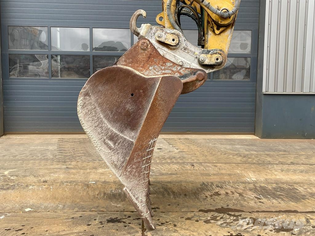 CAT 330 07A حفارات زحافة