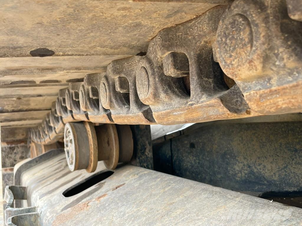 CAT 330 07A حفارات زحافة