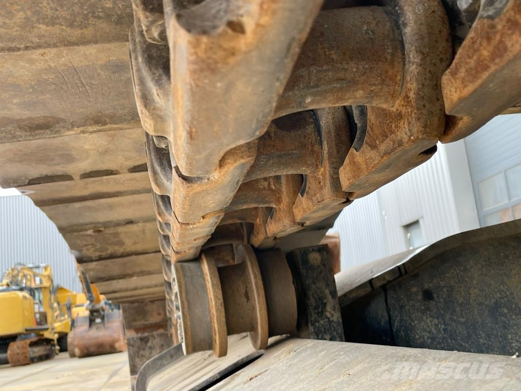 CAT 330 07A حفارات زحافة