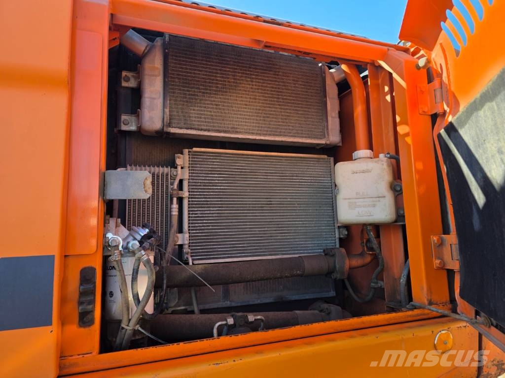 Doosan DX210WA Gumikerekes kotrók