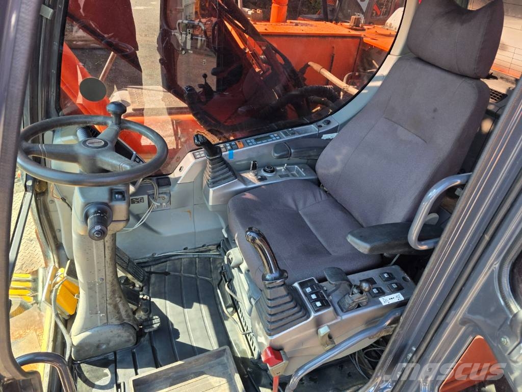 Doosan DX210WA Gumikerekes kotrók