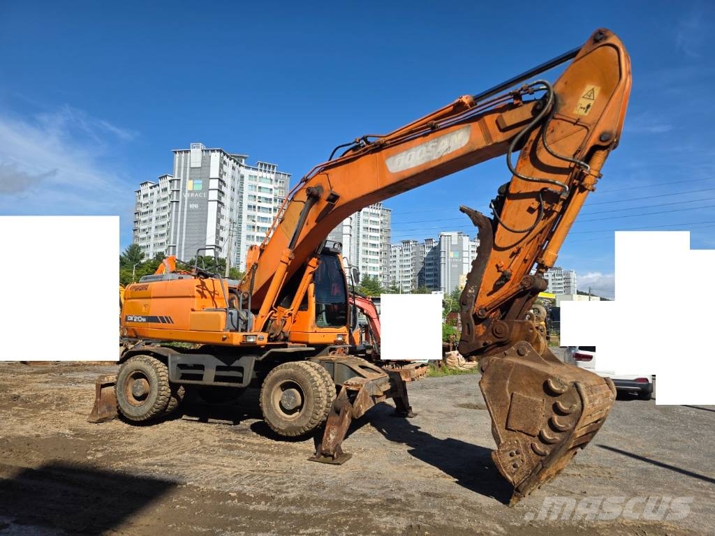 Doosan DX210WA Gumikerekes kotrók