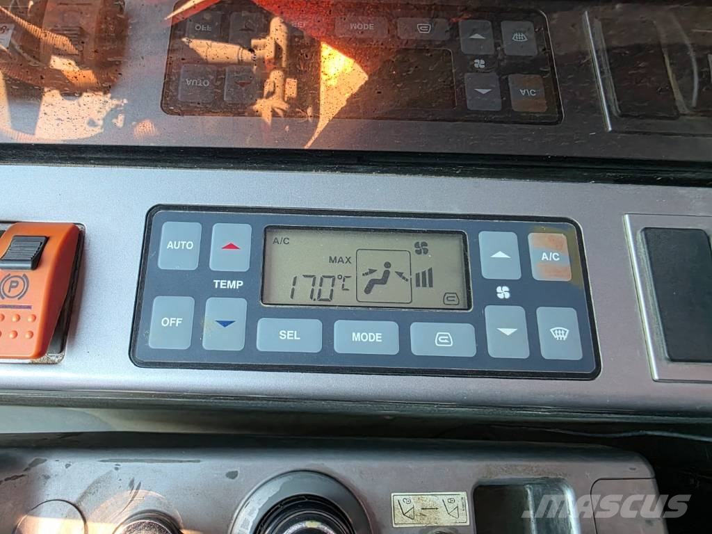Doosan DX210WA Gumikerekes kotrók